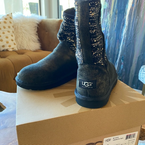 Brand New In Box UGG Lyla Boot Black With Metallic Gold Detail. - Picture 3 of 6